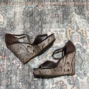 Banana republic leather Brown Wedge Sandals